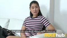 Putar Seorang agen federal wanita yang baru disimulasikan memiliki kucing-kucingnya yang dipermainkan dalam moral kelaparan suku