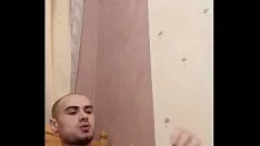 Oynat Yatakta egonuzla gösteri yapmak. 2