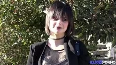 Afspelen Slatternty brunet milana spreidde haar kont en poesje voor een herhaling