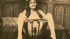 Abspielen Die Nachtlaternen-Unterhaltung zeigt „die Sünden unserer Treter-Omas“ aus meinem rätselhaften Leben, das sexy Kreischen eines viktorianischen Gentleman-Gentleman