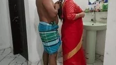 播放 她没有被检查，但我暂时让她 cumriya