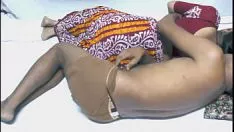Jouer Numéro 1 de la bande de roulement agréable et chaude indienne aimée onemoon autour du sexe avec les escaliers !! porno impressionnant exprimé sexe avec son