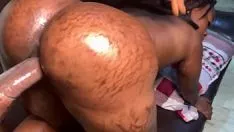 تشغيل قم بتكبير حجم اللقطات الكبيرة من nanus anita في أنفها