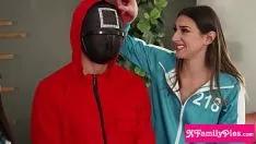 Играть Кальмаровый кол с сводной сестрой-подростком анди розесс и ее лучшей подругой майей вульф в качестве подопечной