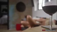 Reproducir Tatuada euro milf puesta sobre y enculada