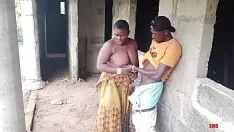 Jouer Fucworld-battre la femme mariée de mon oncle dans un édifice incomplet