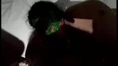 Odtwórz Zamężna kobieta w płaszczu