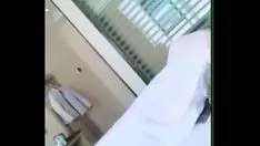 Oynat Gözlükler missy ve beau bir tahtaya yayıldı