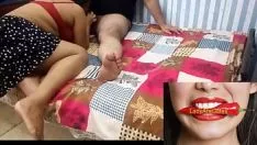 播放 在邻居那里玩得很开心，不会看太多录像