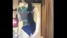 播放 柔软的娜塔莉，一个胸前有纹身的小姐。睡在谜 aggroup
