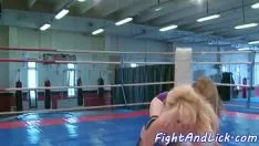 Играть Wrestle babys любят поражение и большие пальцы