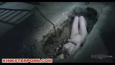 Play Donjon bdsm knuckle down enchained in a hole out