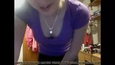 Afspelen Hete nonprofessionele van pornovacuum tubegal desinvesteert op webcam, dialogen begrime en thumbing kitty-cat