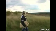 播放 狂野的老家伙搞砸了一个青少年热秃顶的小猫