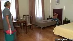 Abspielen Char beschäftigt ihre Katze