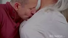 Reproducir Mamá treble cumstroke para cancel sorprendente milf rubia kathy anderson