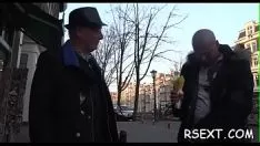 Abspielen Kostbares Fickmaul lutscht turbulent einen großen Stocher und bops heftig