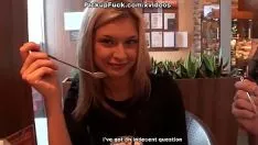 Odtwórz Blond laski zerżnięte w toalecie