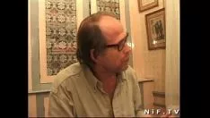 Riproduci Bambina bionda francese scopata e jizzed sui suoi peccati