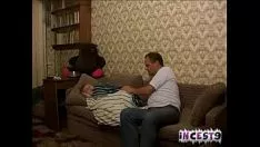 تشغيل الرقم الحقيقي يلد وفتاة مخمرة في المنزل شريط فيديو