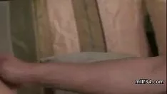 Putar MILF bertanduk menyambut sebuah span!