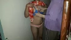 চালান লাজুক পণ্ডিত ব্যক্তির সাথে গোপন যৌনতা