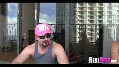 Играть Девушки принимают по двойке пьяного разгула 133