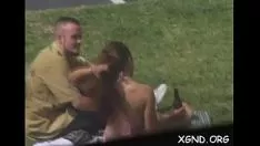 播放 隔壁房子里的小姐在多余的咸味色情片中尝试辣妹的刑警