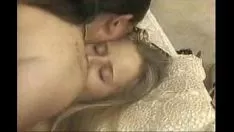 Oynat Yaşlı adam ve sarışın bayan seks.