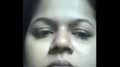 Afspelen Wie moet Sabita's aangename vagina opzuigen?