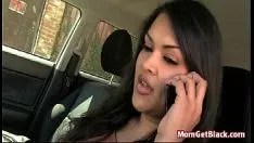Jouer MILF cornée suce et se fait baiser par un gros blackcock 23