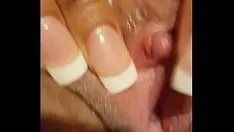 تشغيل الشباب مقرن BBW لاتينا. لثة القطة الحمراء الساخنة تتهجى العادة السرية مع القهوة ميسي