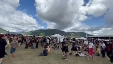 Afspelen Roskilde festivalmeisje hard geneukt tijdens het kamperen!! Dubbel sperma in enorm spuitend poesje