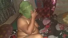Играть Мачеху возбуждает пасынок, и она решает его соблазнить