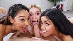 Redare Trei curve adolescente sexy își filmează cel mai obraznic tik-tok de vreodată