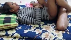 Putar Imut dan seksi mendapat gaya doggy keras di ruang tamunya dengan seks yang luar biasa