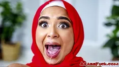 Odtwórz Zderzenie kultur uniemożliwiło peterowi greenowi i jego arabskiej dziewczynie uprawianie seksu. ale teraz są Święta bożego narodzenia i nadszedł czas, aby w końcu pieprzyć babi star!