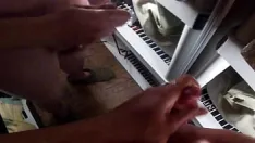 Riproduci Youtuber crea video di compilation pov ravvicinati di hj per spettatori di sesso femminile con telecamera montata sul petto