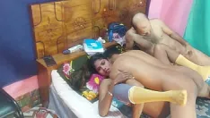 Oynat Seksi bengali kolej genç sahip olan seks ile ona iki üvey kardeşi at evde güzel üçlü sikme hardcore çoğu seksi bikini