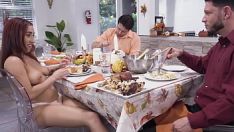 Afspelen Bangbros - thanksgiving-feest trioneuk met kira perez, preston parker & tyler steel