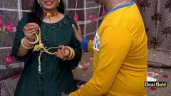 Jouer Desi Bhabhi Baise d'anniversaire brutale avec Devar et Clear Hindi Audio
