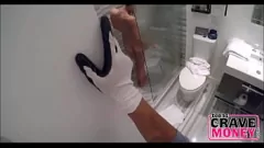 Redare O micuță blondă are sex pasionat în POV pentru bani