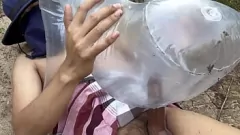 تشغيل الاستمناء في الهواء الطلق مع الديك الكبير ولعب الجنس