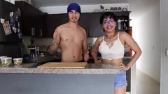 Abspielen Latina Food Orgy: Veronika -Chef und Henry Marquez im ungezogenen Weihnachtsfest mit Cumshot -Finale