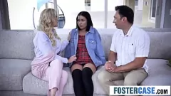 Odtwórz Macocha Brandi Love inicjuje nastolatkę Ryder Rey w permy trójkąt z Bobby Beefcakes