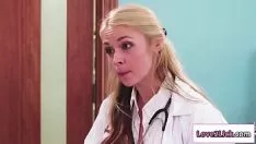 Reproduzir Sarah e Chloe arrogantes sexo provocador
