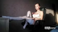 Reproduzir Teen Slim em meias brancas dedica sua buceta perfeita - verdadeira amadora Alena