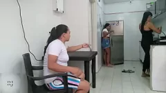 Putar Lesbian milf memuaskan hasratnya dengan masturbasi sensual
