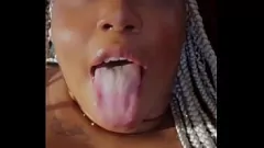 تشغيل Ebony Milf Blackvelvet's Wet and Juicy Close-Up Pussy Tease و Creampie