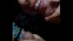 Reproducir Exposición pública audaz: mamada amateur y paja en el autobús